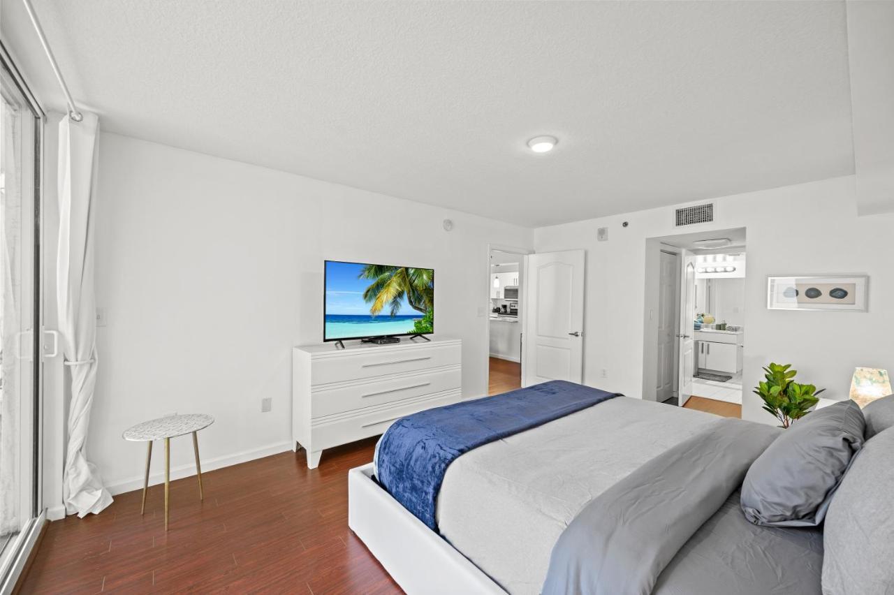 Amazing Condo With Free Parking In Brickell Miami Exterior photo